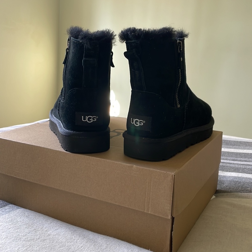 Black Mini Uggs